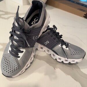 Like new Women's size 6 ON tennis shoes